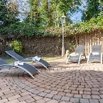 Villa &